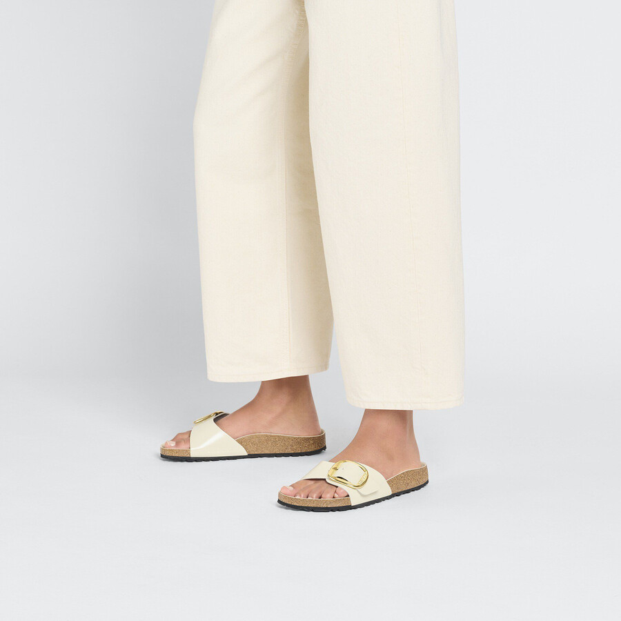 madrid big buckle natural leather patent