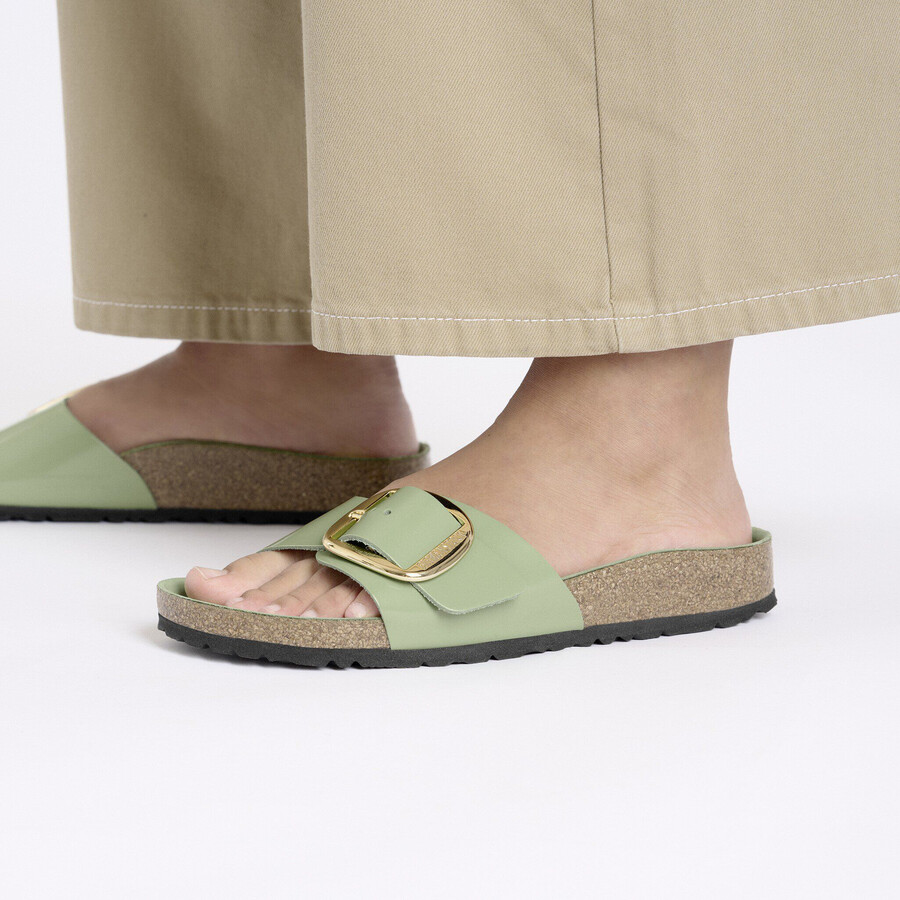 madrid big buckle natural leather patent